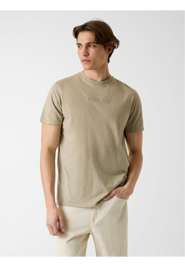 Guess T-Shirt 181948 Beżowy Classic Fit. Kolor: beżowy