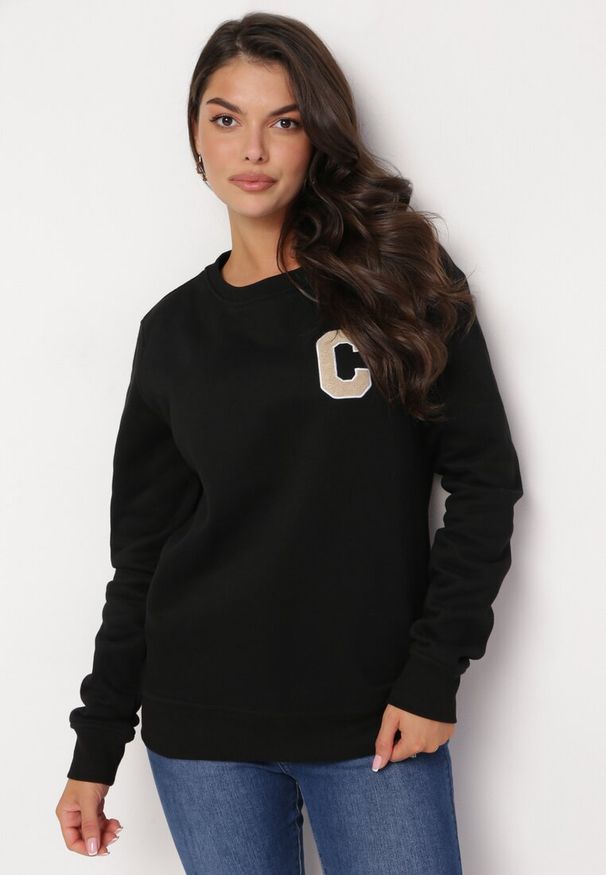 Born2be - Czarna Bluza Zakładana Przez Głowę z Ozdobną Naszywką Aweara. Kolor: czarny. Materiał: polar. Wzór: aplikacja. Styl: elegancki