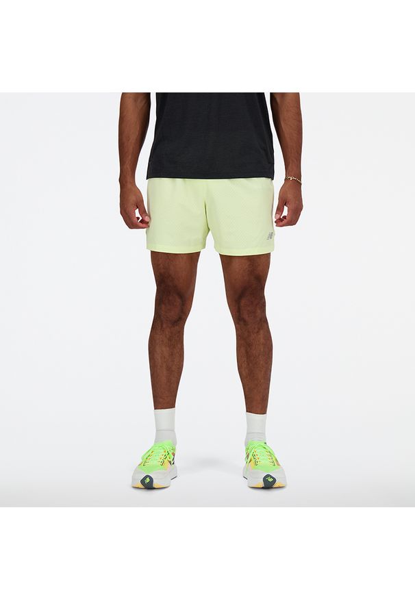 Spodenki męskie New Balance MS41286LLT – żółte. Kolor: żółty. Materiał: poliester, materiał, tkanina. Sport: fitness
