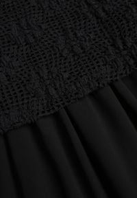 Renee - Czarna Ażurowa Sukienka z Transparentnym Dołem i Usztywnionymi Ramionami Semiris. Kolor: czarny. Wzór: ażurowy. Styl: klasyczny #6