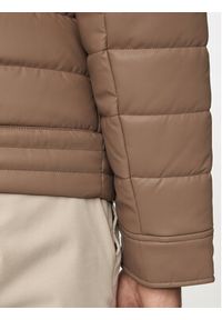 Guess Kurtka zimowa M4YL16 WFHD0 Brązowy Regular Fit. Kolor: brązowy. Materiał: syntetyk. Sezon: zima