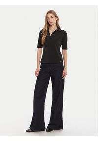 Calvin Klein Polo LV044C221G Czarny Slim Fit. Typ kołnierza: polo. Kolor: czarny. Materiał: syntetyk
