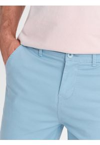 Ombre Clothing - Męskie szorty chinosy z kontrastowym podwinięciem – błękitne V3 W421 - XXL. Okazja: do pracy, na imprezę, na co dzień. Kolor: niebieski. Materiał: bawełna, tkanina, elastan. Długość: krótkie. Wzór: kolorowy. Sezon: lato. Styl: wakacyjny, casual #6