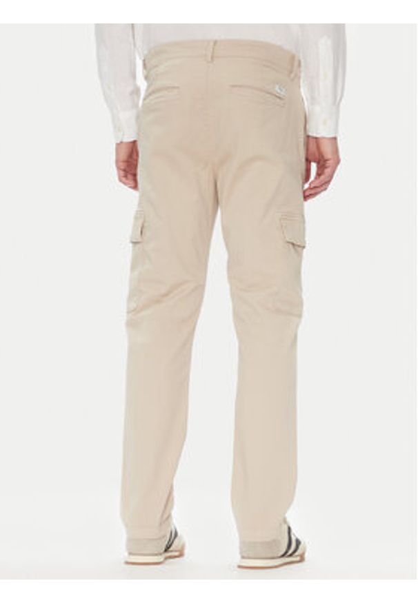 Pepe Jeans Spodnie materiałowe PM211907 Beżowy Slim Fit. Kolor: beżowy. Materiał: bawełna
