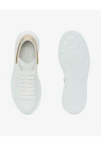 Alexander McQueen - ALEXANDER MCQUEEN - Sneakersy ze złotą piętą. Kolor: biały. Materiał: materiał #4
