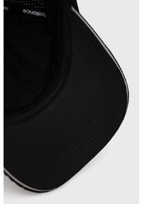 New Balance czapka LAH13002BK kolor czarny z nadrukiem. Kolor: czarny. Materiał: materiał. Wzór: nadruk