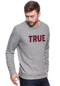 Mustang - MUSTANG BLUZA TAPE SWEATSHIRT MID GREY MELANGE 1006024 4140. Wzór: napisy, melanż #10