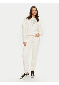 Guess Spodnie dresowe V5RB13 KC3D2 Écru Regular Fit. Materiał: bawełna, syntetyk