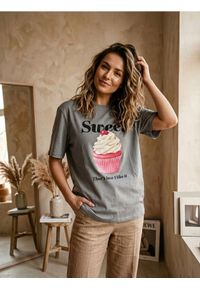 Sinsay - Bawełniana koszulka z nadrukiem - szary. Kolor: szary. Materiał: bawełna. Wzór: nadruk #1