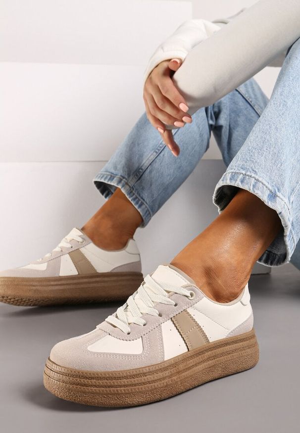 Born2be - Ciemnobeżowe Sneakersy na Niskiej Platformie z Materiałowymi Wstawkami Xeonbia. Kolor: beżowy. Materiał: materiał. Obcas: na platformie