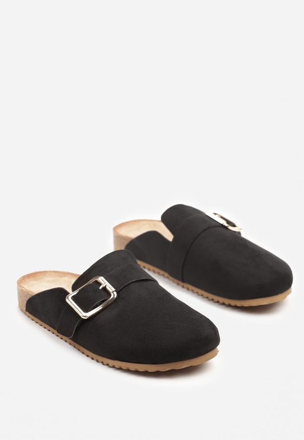 Renee - Czarne Klapki z Ozdobną Klamrą w Stylu Chodaków Afindea. Okazja: na co dzień. Kolor: czarny. Materiał: jeans. Obcas: na płaskiej podeszwie. Styl: casual, elegancki