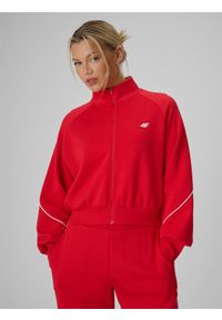 4f - 4F Bluza kibica regular bez kaptura damska - czerwona L. Okazja: na co dzień. Typ kołnierza: bez kaptura. Kolor: czerwony. Materiał: dresówka, skóra. Długość rękawa: raglanowy rękaw. Długość: długie. Styl: casual, sportowy #1