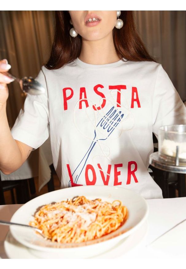 Reserved - T-shirt z nadrukiem - biały. Kolor: biały. Materiał: tkanina, bawełna. Wzór: nadruk