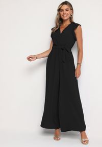 Born2be - Czarny Taliowany Kombinezon Koktajlowy z Paskiem w Talii i Falbanami przy Ramionach Vimarine. Okazja: na imprezę. Kolor: czarny. Materiał: jeans. Styl: wizytowy #5