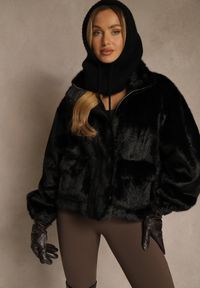 Renee - Czarna Kurtka Futerko z Ozdobnymi Kieszeniami Vetiline. Okazja: na co dzień. Kolor: czarny. Materiał: futro. Styl: casual #1