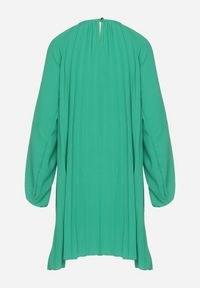 Born2be - Zielona Plisowana Sukienka z Bufiastymi Rękawami Perlase. Okazja: na co dzień. Kolor: zielony. Styl: klasyczny, casual, elegancki #3