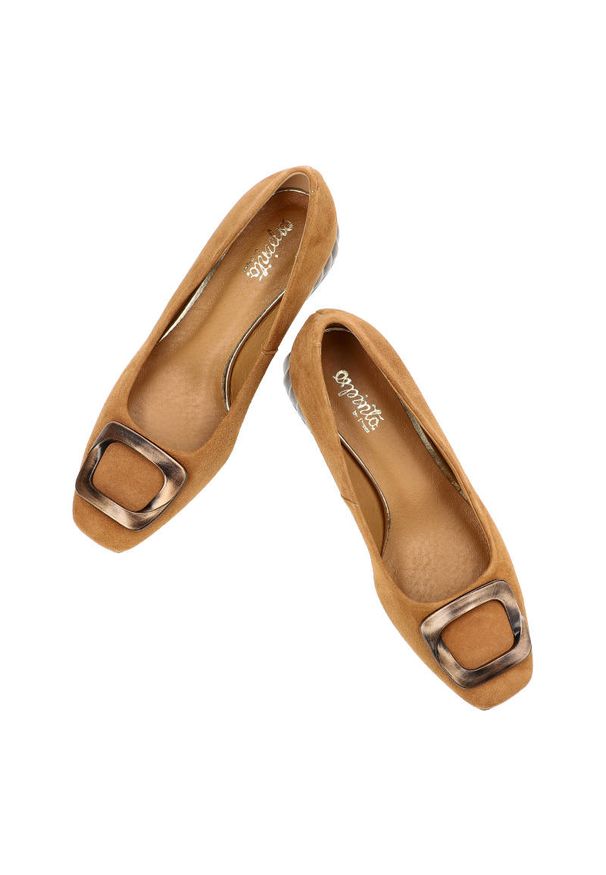 Brązowe Czółenka Espirito Eleganckie Buty Damskie. Zapięcie: klamry. Kolor: brązowy. Materiał: zamsz, skóra. Szerokość cholewki: normalna. Wzór: aplikacja. Styl: elegancki