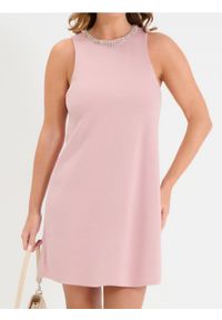 Sinsay - Sukienka mini z ozdobnymi dżetami przy dekolcie - różowy. Kolor: różowy. Długość: mini #1