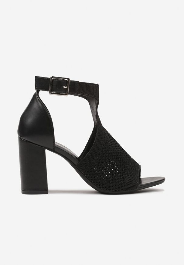 Renee - Czarne Ażurowe Sandały na Słupkowym Obcasie z Paskiem ze Sprzączką Worritia. Okazja: na co dzień. Zapięcie: pasek. Kolor: czarny. Materiał: jeans. Wzór: ażurowy. Obcas: na obcasie. Styl: casual, elegancki. Wysokość obcasa: średni