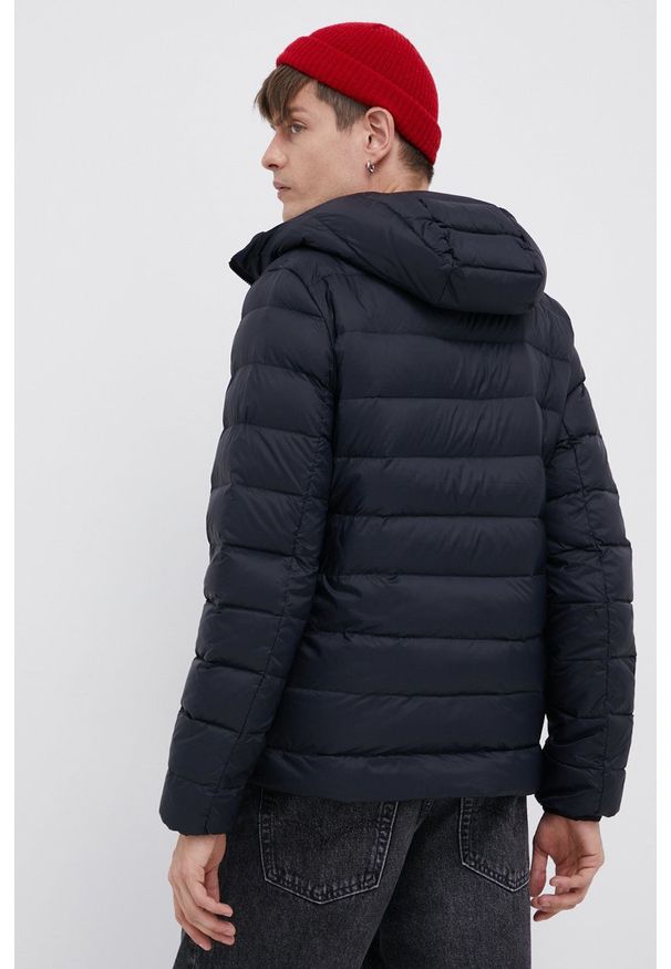 Billabong - Kurtka puchowa. Okazja: na co dzień. Typ kołnierza: kaptur. Kolor: czarny. Materiał: puch. Długość: krótkie. Wzór: gładki. Styl: casual