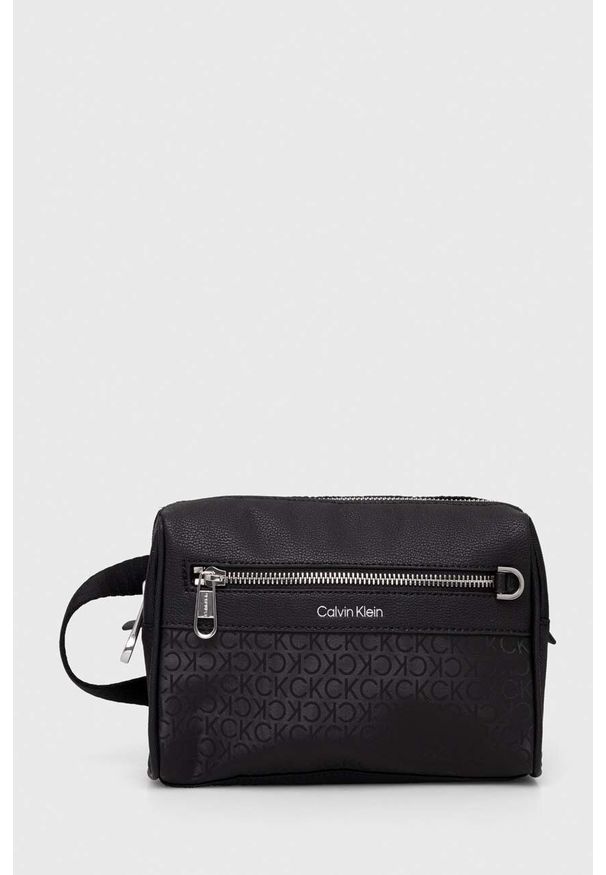 Calvin Klein kosmetyczka kolor czarny. Kolor: czarny. Materiał: poliester