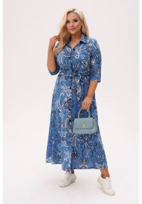 Moda Size Plus Iwanek - Niebieska koszulowa sukienka Lola o długości MAXI w białe kwiaty PLUS SIZE XXL OVERSIZE WIOSNA. Okazja: na co dzień, na spotkanie biznesowe, do pracy. Kolekcja: plus size. Kolor: niebieski, biały, wielokolorowy. Wzór: kwiaty. Typ sukienki: oversize, dla puszystych, koszulowe. Materiał: tkanina, wiskoza, skóra, materiał. Sezon: wiosna. Styl: biznesowy, elegancki, boho, casual, wizytowy. Długość: maxi #1