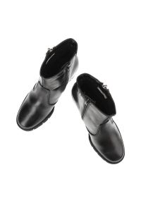 Czarne Botki Damskie Tamaris Skórzane Modne Obuwie. Kolor: czarny. Materiał: skóra. Szerokość cholewki: normalna. Wzór: aplikacja. Styl: klasyczny #7