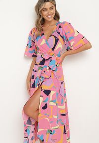 Born2be - Różowa Sukienka Kopertowa z Dekoltem w Serek Wiązana w Pasie Lumolia. Okazja: na co dzień. Typ kołnierza: dekolt w serek. Kolor: różowy. Materiał: jeans. Typ sukienki: kopertowe. Styl: wizytowy, casual #3