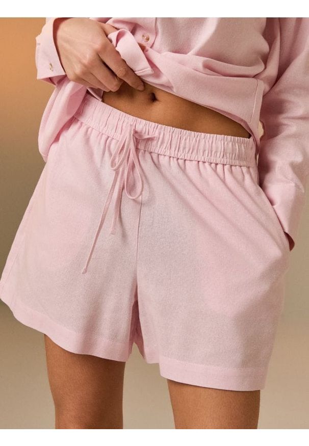 Sinsay - Szorty z domieszką lnu - różowy. Kolor: różowy. Materiał: len