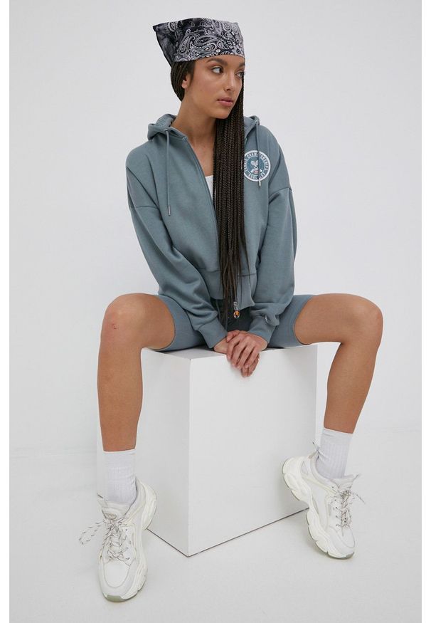 Ellesse bluza damska kolor zielony z kapturem z aplikacją. Typ kołnierza: kaptur. Kolor: zielony. Materiał: bawełna. Wzór: aplikacja