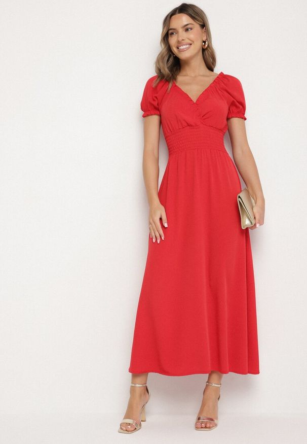 Born2be - Czerwona Sukienka Ozdobiona Bufkami Dolinossa. Okazja: na co dzień. Kolor: czerwony. Wzór: aplikacja. Sezon: lato. Styl: casual