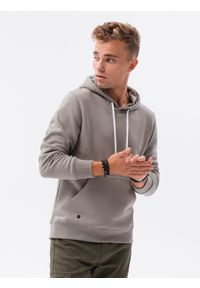 Ombre Clothing - Bluza męska z kapturem BASIC - ciepłoszara V18. Typ kołnierza: kaptur. Kolor: szary. Materiał: bawełna, poliester. Styl: klasyczny #1