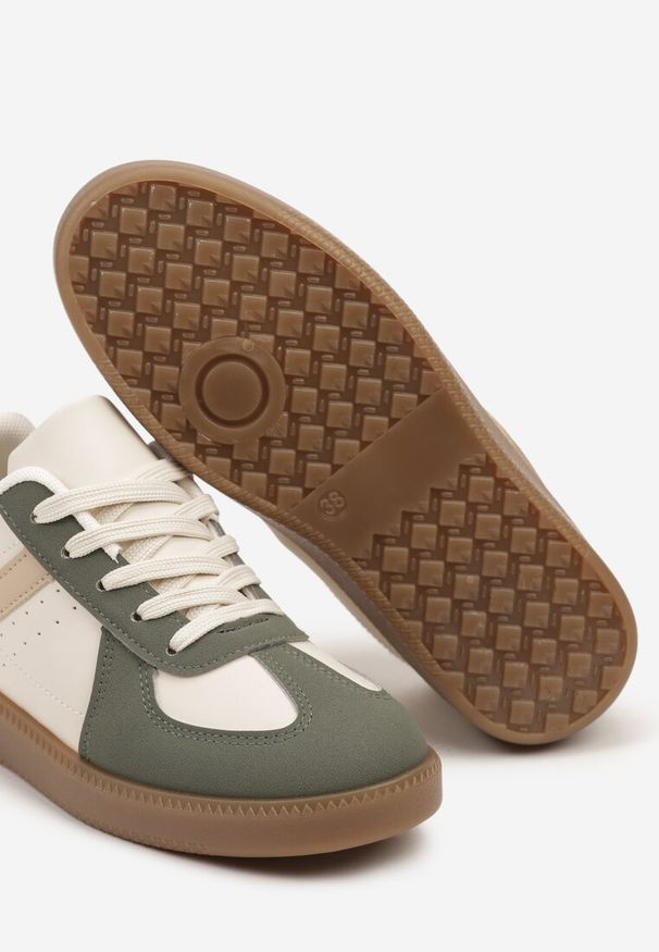 Renee - Zielone Sneakersy na Niskiej Platformie z Metalicznymi Wstawkami Dalivia. Nosek buta: okrągły. Zapięcie: sznurówki. Kolor: beżowy. Materiał: materiał. Obcas: na platformie. Wysokość obcasa: niski