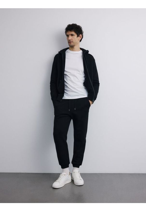 Reserved - Rozpinana bluza z kapturem - czarny. Kolor: czarny. Materiał: bawełna, dzianina