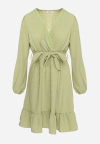 Born2be - Zielona Sukienka Mini z Tkaniny Plumeti Z Koronką i Materiałowym Paskiem Difia. Kolor: zielony. Materiał: koronka, materiał, tkanina. Wzór: koronka. Długość: mini #2