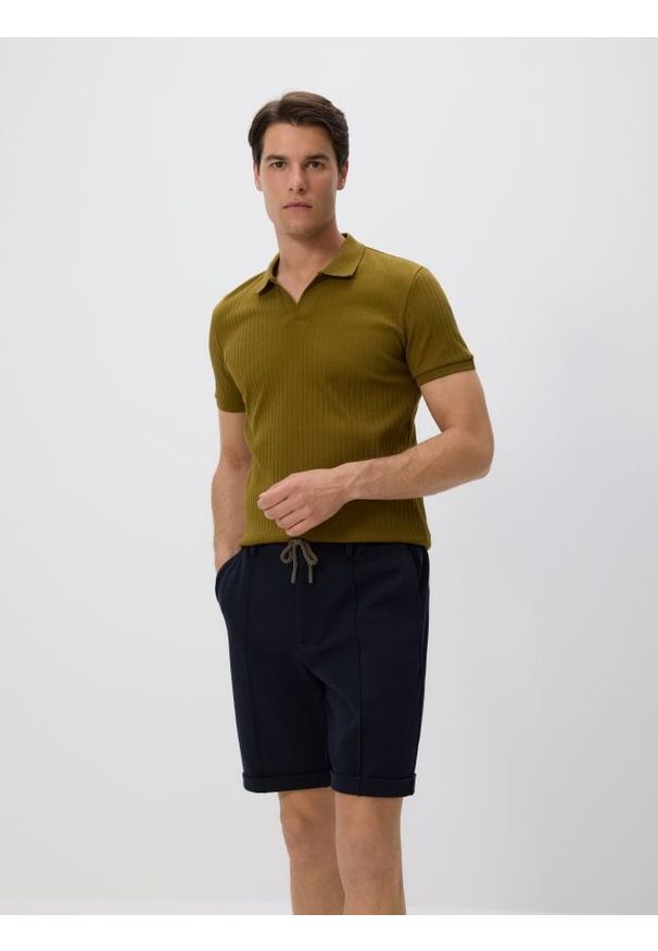 Reserved - Szorty regular fit - granatowy. Kolor: niebieski. Materiał: bawełna, dzianina