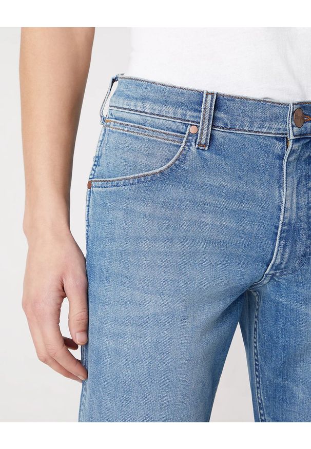 Wrangler - MĘSKIE SPODNIE JEANSOWE WRANGLER GREENSBORO HEMPTOWN W15QC427P 112126865