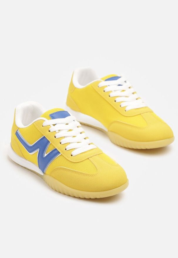 Renee - Żółte Sneakersy Typu Klasyczne Tenisówki Zdobione Przeszyciami Elanioria. Okazja: na co dzień, do pracy. Zapięcie: sznurówki. Kolor: żółty. Materiał: jeans, koronka. Wzór: aplikacja. Obcas: na obcasie. Wysokość obcasa: niski
