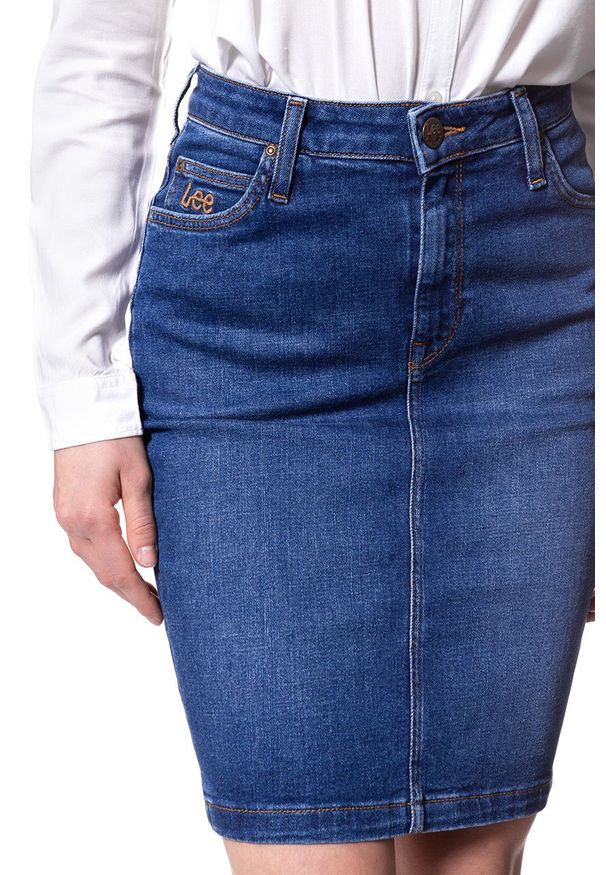 Lee - SPÓDNICA JEANSOWA LEE HIGH WAIST SKIRT TRUE BLUE L38QROPB 112108313. Stan: podwyższony. Materiał: jeans