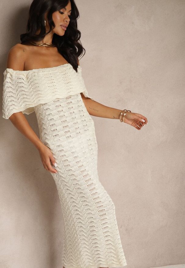 Renee - Beżowa Sukienka Hiszpanka z Ażurowej Tkaniny z Ozdobnym Dekoltem Filadella. Okazja: na spacer, na imprezę, na co dzień. Typ kołnierza: dekolt hiszpanka. Kolor: beżowy. Materiał: tkanina. Wzór: ażurowy. Sezon: lato. Styl: casual