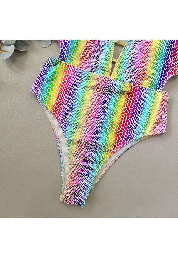 Intica - Strój kąpielowy jednoczęściowy w wzór rybiej łuski na plażę i basen Metanet. Kolor: wielokolorowy. Materiał: materiał