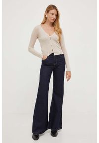 Guess kardigan damski kolor beżowy lekki. Kolor: beżowy. Długość rękawa: długi rękaw. Długość: długie. Wzór: ze splotem #4