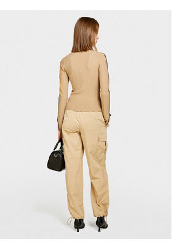 Sisley Spodnie materiałowe 4JQJLF04R Beżowy Relaxed Fit. Kolor: beżowy. Materiał: syntetyk