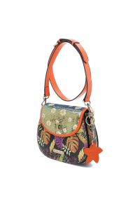 Pomarańczowa Torebka Damska Z Tropikalnym Printem Laura Vita. Kolor: pomarańczowy. Wzór: nadruk. Sezon: lato. Dodatki: z breloczkiem. Materiał: zdobione. Styl: boho, elegancki, casual. Rodzaj torebki: na ramię #5