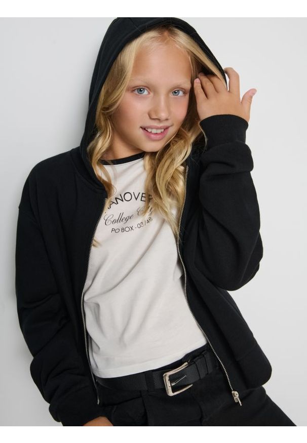 Sinsay - Bluza z kapturem - czarny. Typ kołnierza: kaptur. Kolor: czarny