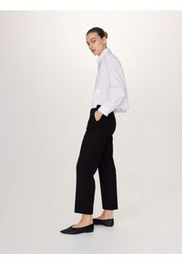 Reserved - Spodnie z asymetrycznym zapięciem - czarny. Kolor: czarny. Materiał: tkanina, wiskoza #1