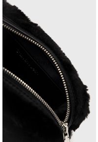 Calvin Klein Torebka kolor czarny. Kolor: czarny. Wzór: aplikacja. Dodatki: z aplikacjami. Rodzaj torebki: na ramię #3