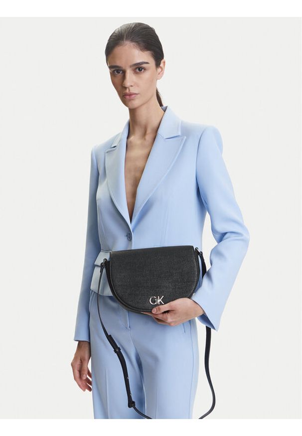 Calvin Klein Torebka Ck Hw Crossbody Saddle Bag_Tex K60K613233 Czarny. Kolor: czarny. Materiał: skórzane