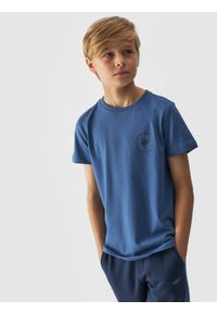 4f - 4F T-shirt regular gładki chłopięcy - niebieski 158 (12-13 lat). Okazja: na co dzień. Kolor: niebieski. Materiał: bawełna, jersey, dzianina. Długość rękawa: krótki rękaw. Długość: krótkie. Wzór: gładki. Sezon: lato. Styl: sportowy, klasyczny, casual