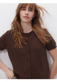 Reserved - Kardigan z krótkimi rękawami - brązowy. Kolor: brązowy. Materiał: dzianina, bawełna. Długość rękawa: krótki rękaw. Długość: krótkie #1